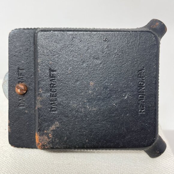 Dalecraft Amish Boy Man Cast Iron Tray Reading PA Vintage Marked Folk Art - Picture 9 of 16